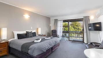 King Studio | Individually decorated, desk, iron/ironing board, free WiFi