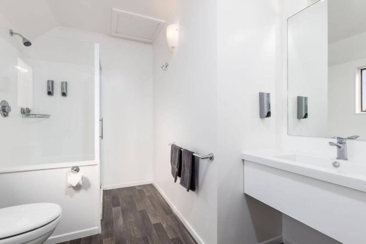king studio | bathroom | free toiletries, hair dryer, towels, soap