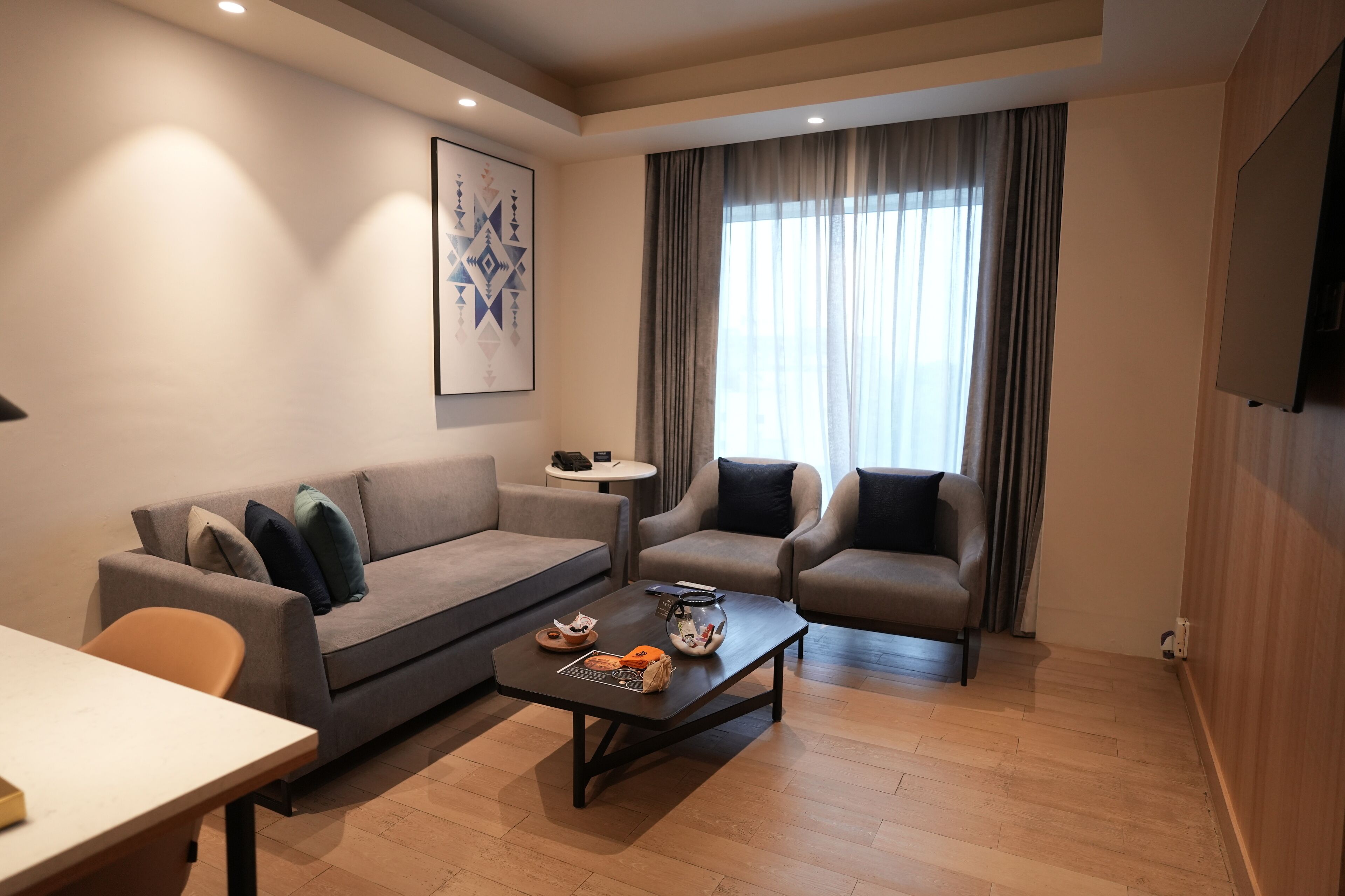 suite, 1 bedroom, non smoking | 1 bedroom, in-room safe, desk, laptop workspace