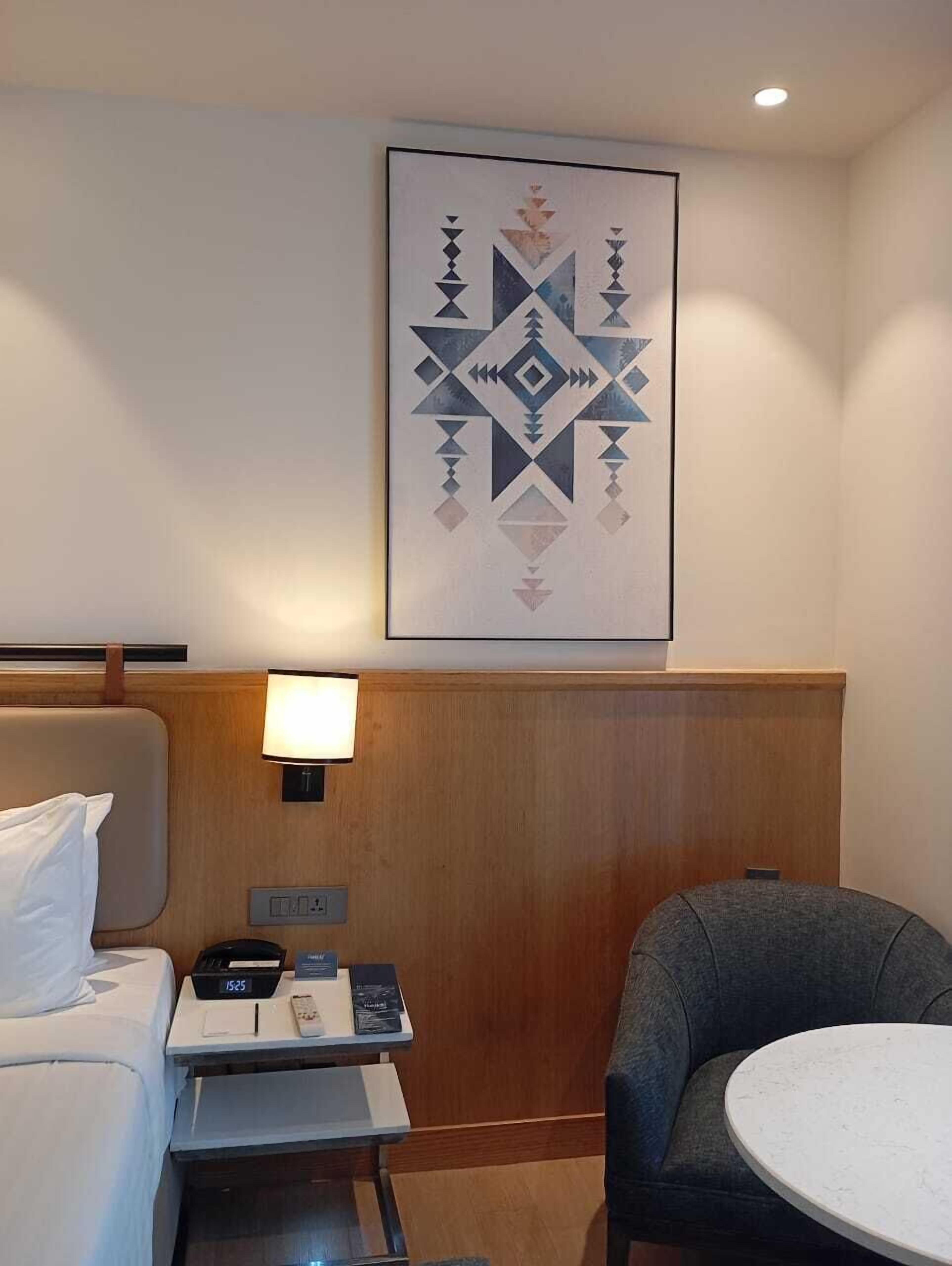 room, 1 king bed, non smoking | 1 bedroom, in-room safe, desk, laptop workspace