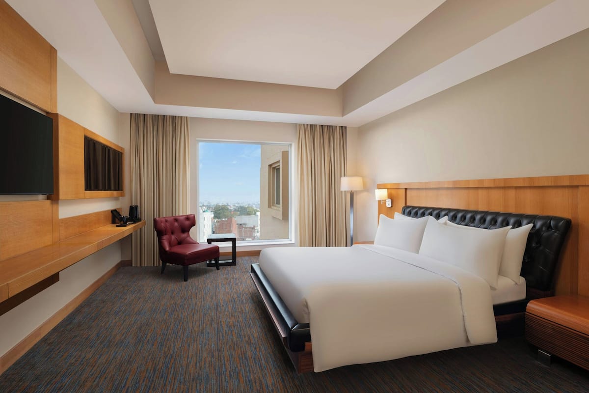 Presidential Suite, 1 King Bed, Non Smoking | In-room safe, desk, laptop workspace, blackout drapes
