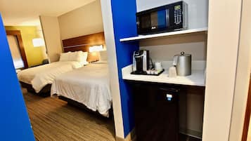Standard Room, 2 Queen Beds | Room amenity