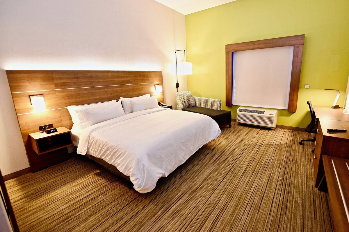 In-room safe, desk, blackout drapes, soundproofing