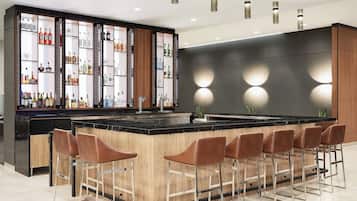 2 bar/lounge, bar di atap