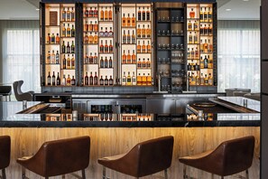 2 間酒吧/酒廊、天台酒吧