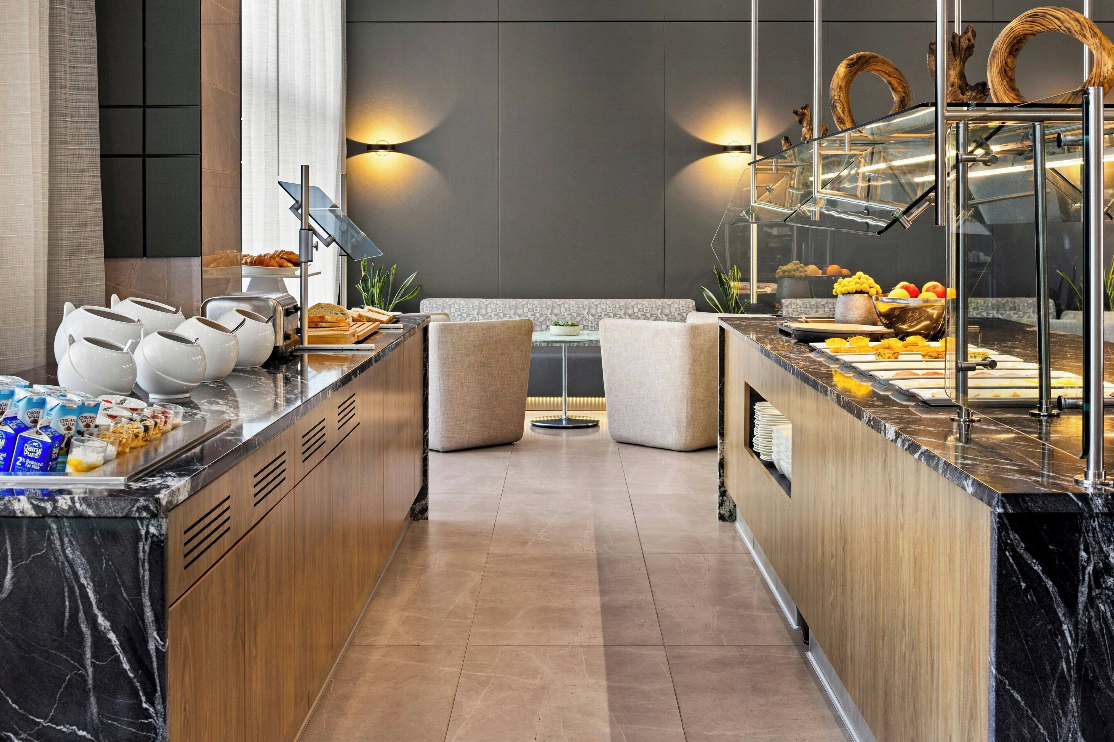 fridge, coffee/tea maker