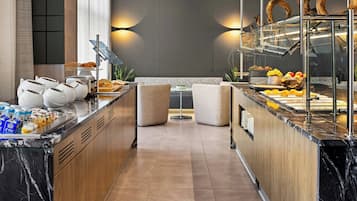 Fridge, coffee/tea maker