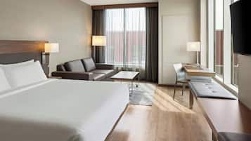 Habitación, 1 cama de matrimonio grande con sofá cama | Caja fuerte y espacio para trabajar con un portátil
