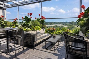 2 间酒吧/酒廊、天台酒吧