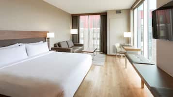 Cofres nos quartos, espaço de trabalho para notebook