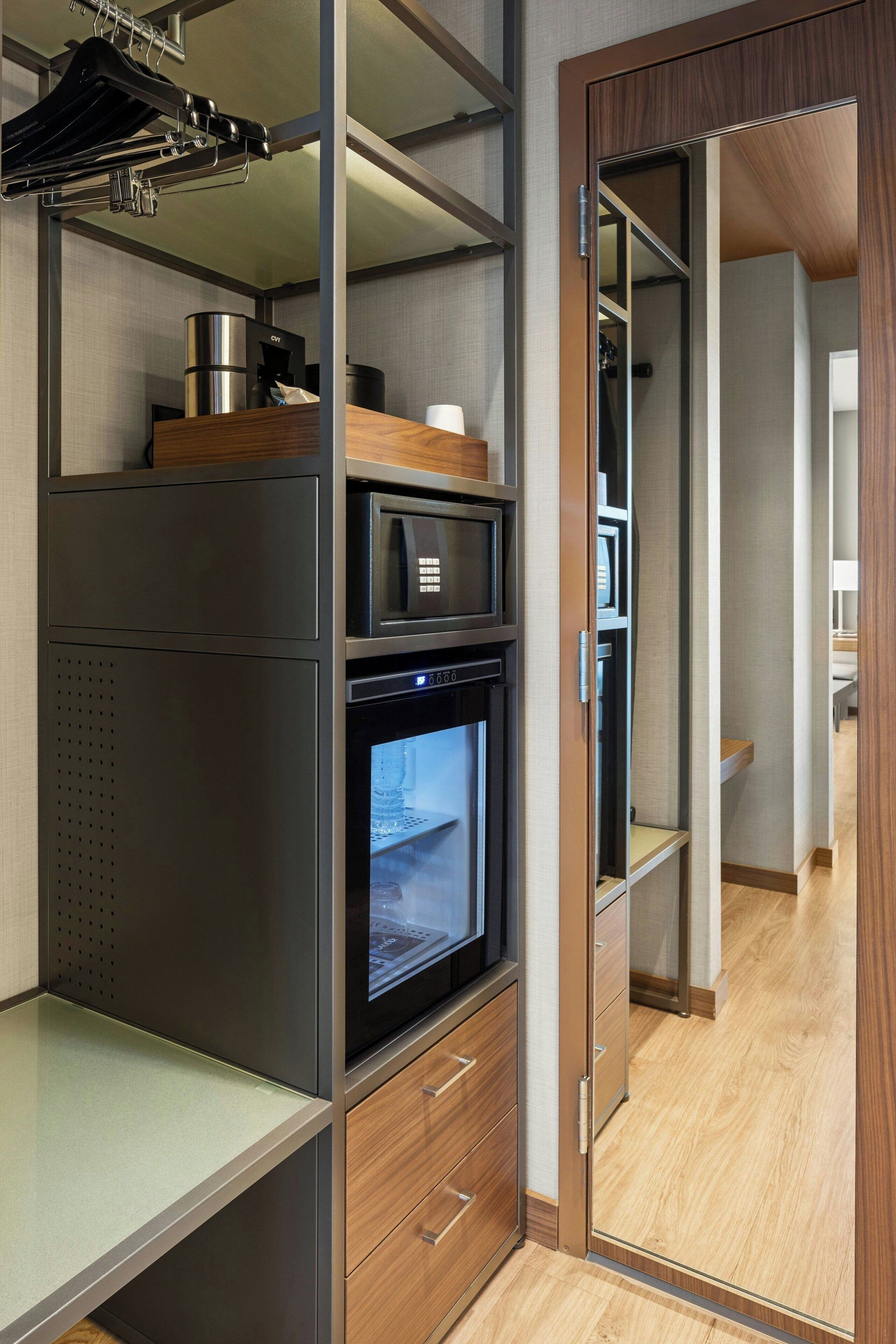 in-room safe, laptop workspace, iron/ironing board, free wifi