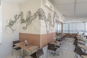 Free daily buffet breakfast - Hotel Copacabana (Piracicaba)