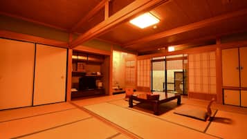 Standard Japanese Style Large Family Room with Shared Bathroom | 1 bedroom, down comforters, in-room safe, free WiFi