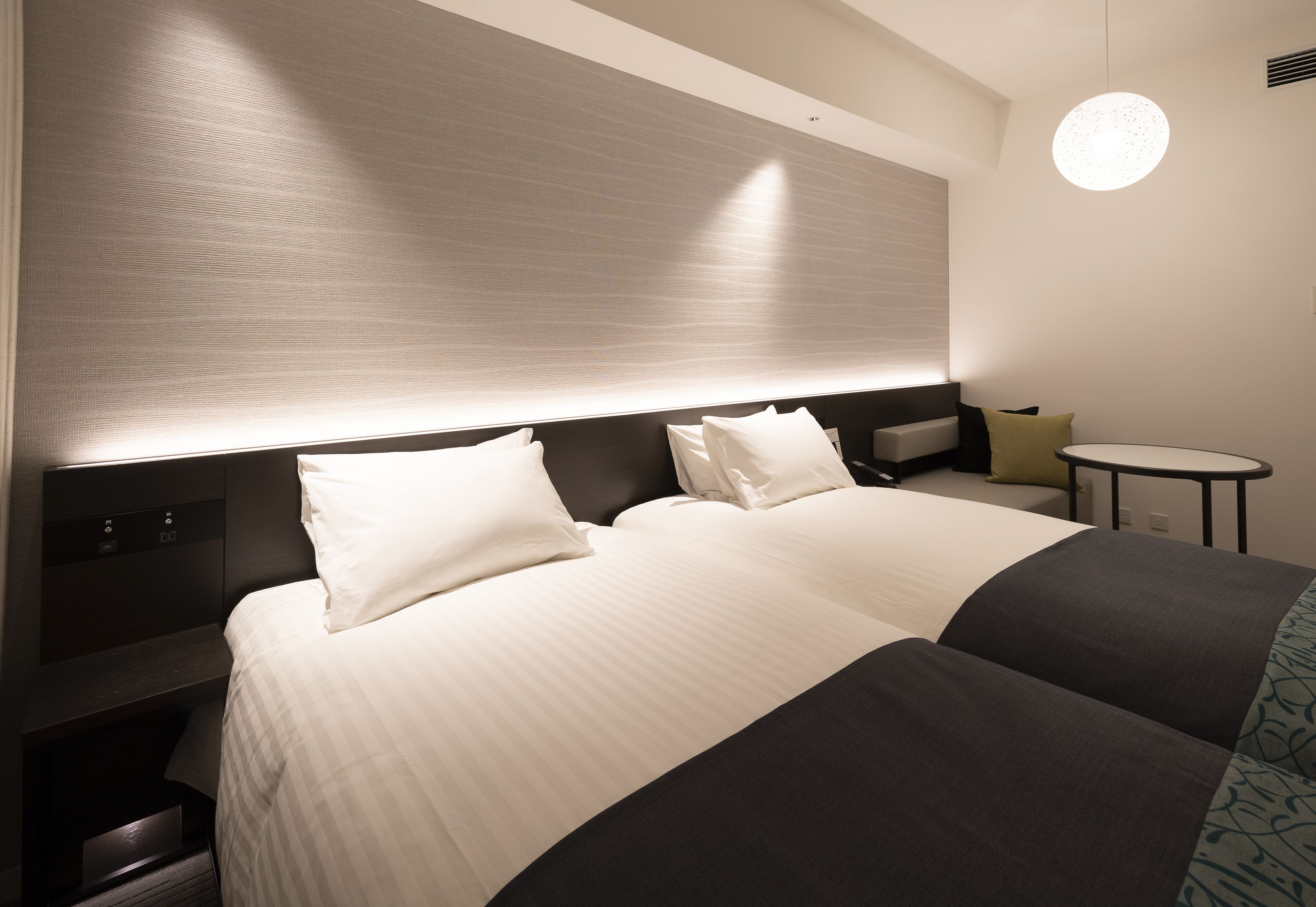 moderate twin room, non smoking (21 square meters) | in-room safe, desk, blackout curtains, soundproofing