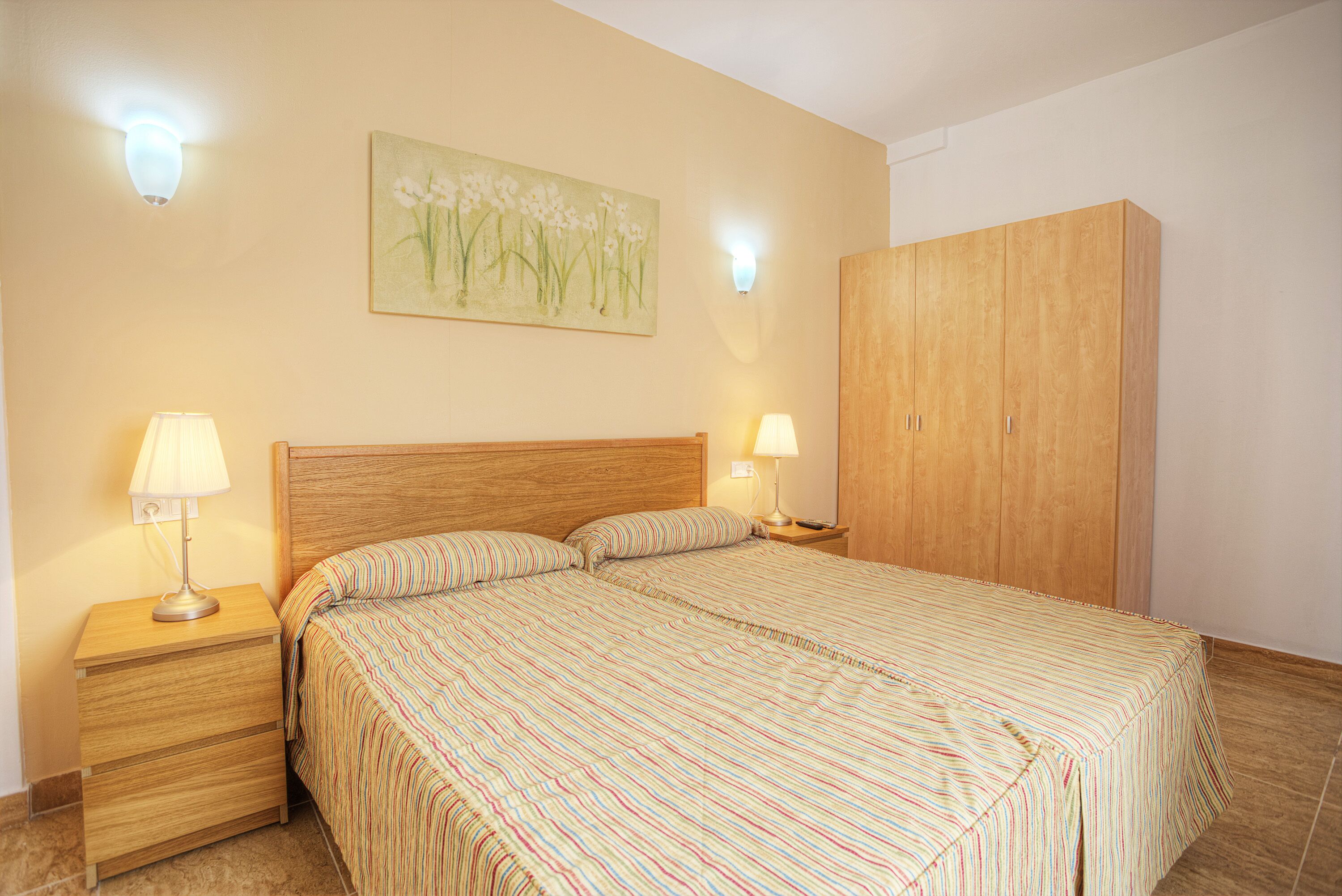 2 Schlafzimmer, Schreibtisch, Bügeleisen/Bügelbrett, WLAN