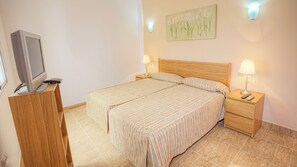 2 slaapkamers, een bureau, een strijkplank/strijkijzer, wifi