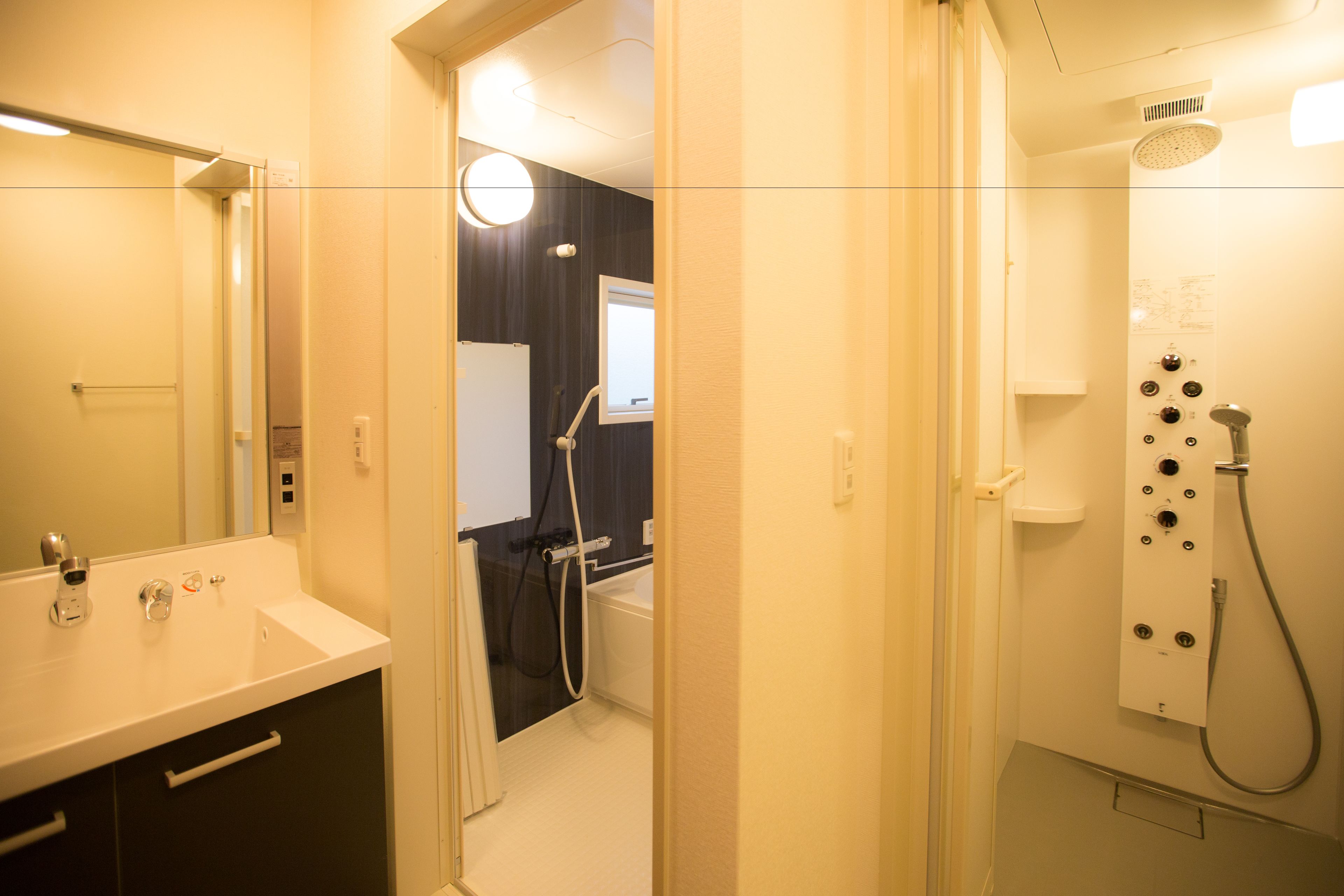 豪華客房 (Suite Trailer) | 浴室 | 吹風機、拖鞋、毛巾