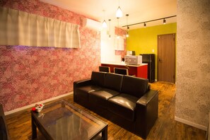 Kamar Deluks (Suite Trailer) | Area keluarga | TV