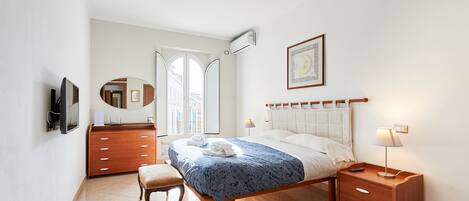 2 bedrooms, desk, iron/ironing board, free WiFi