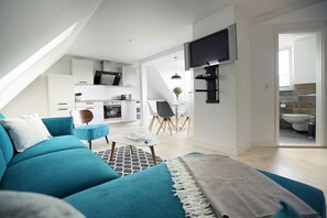 TV, video games, DVD player - Vacation apartment on the Strelasund 150m to the beach WLAN 250Mbits & e-car connection (Stralsund)