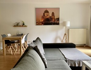 Fernseher, Tischtennisplatte