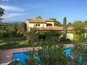 Outdoor pool - "villa provençale for 6pers. private swimming pool 😀 rental from saturday to saturday (Montauroux)