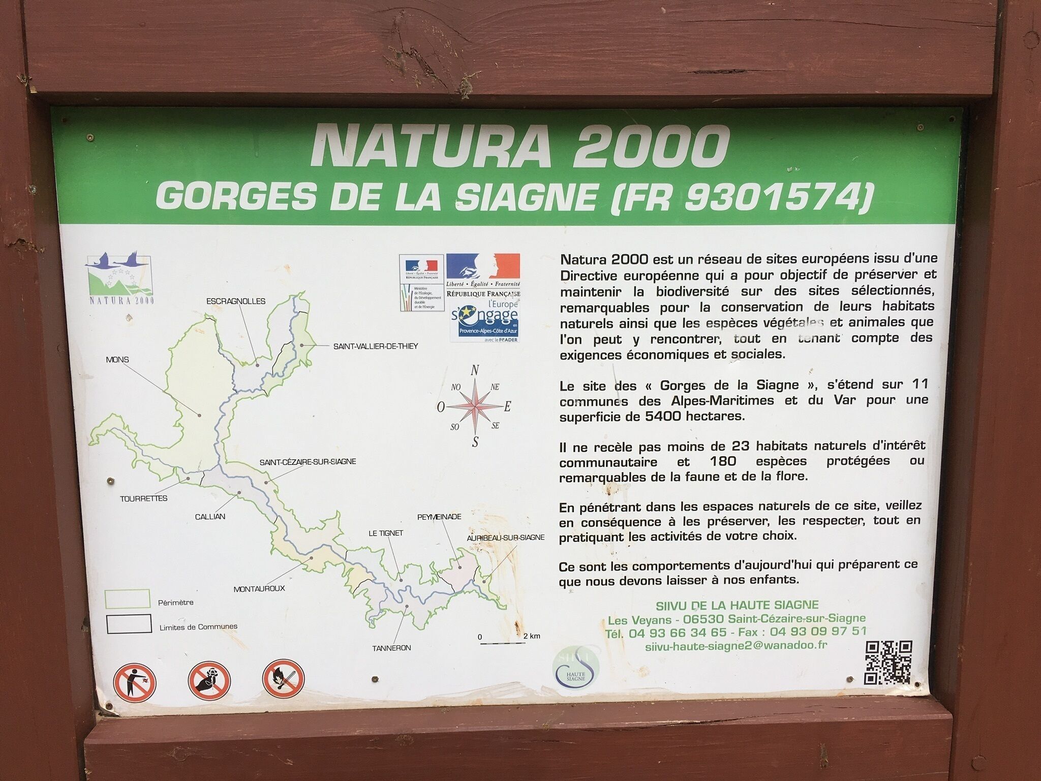A signboard with information about Natura 2000, specifically the Gorges de la Siagne in France.