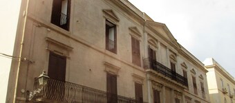 In the heart of the historic center and the beach, 2 terraces. For 8 people