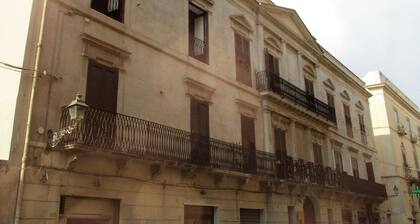 Im Herzen des historischen Zentrums und des Strandes, 2 Terrassen. Für 8 Personen