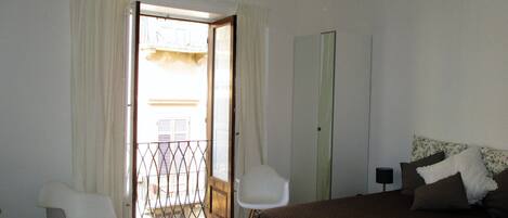 3 bedrooms, iron/ironing board, travel cot, free WiFi