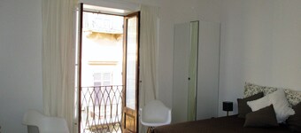 In the heart of the historic center and the beach, 2 terraces. For 8 people