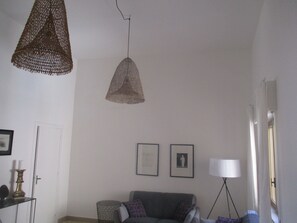 Interior - In the heart of the historic center and the beach, 2 terraces. For 8 people (Trapani)