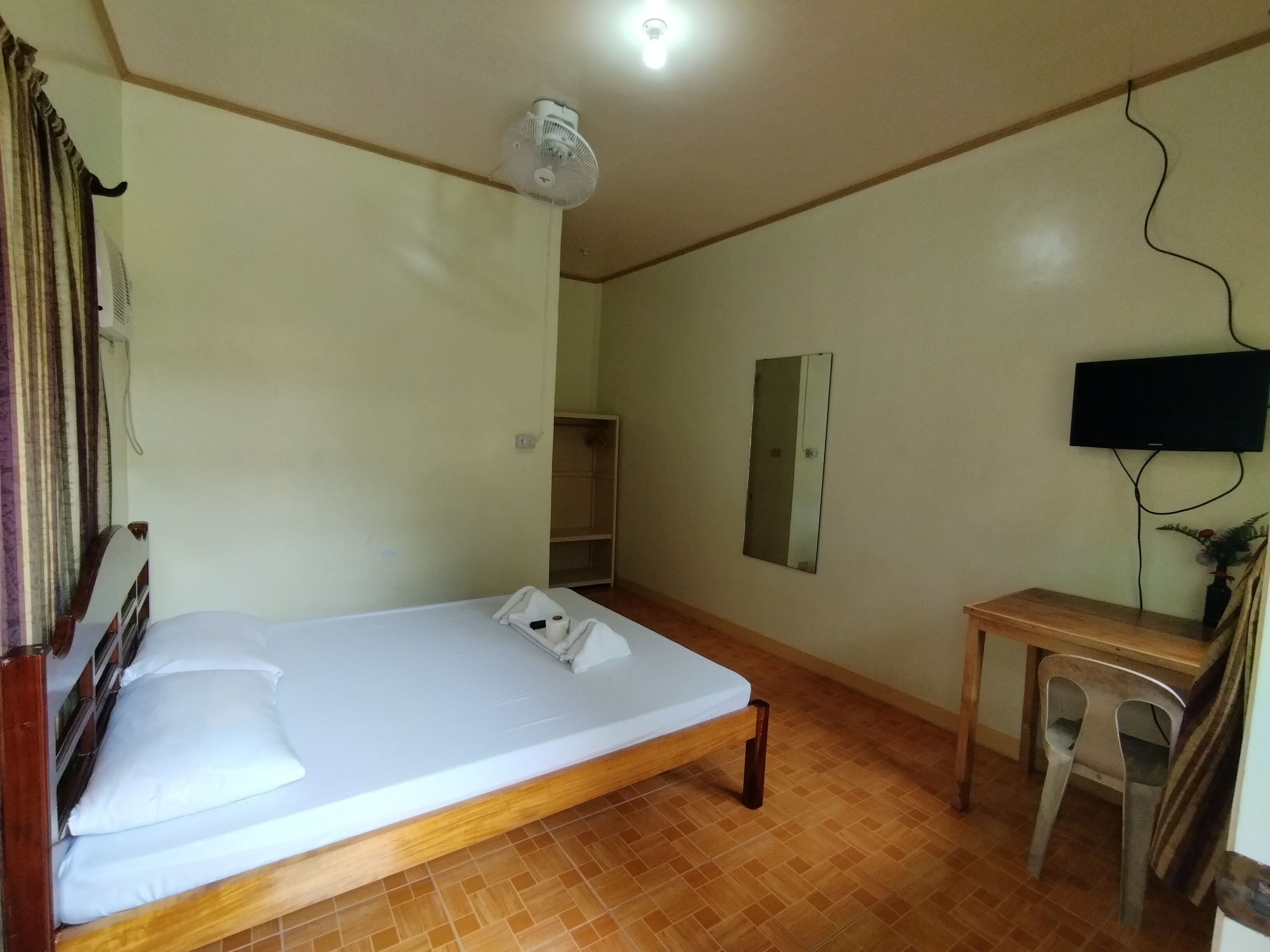 standard room | desk, free wifi, bed sheets