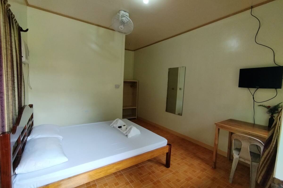 standard room | desk, free wifi, bed sheets