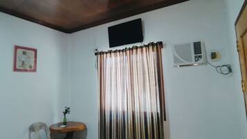 Habitación superior | Escritorio, wifi gratis, ropa de cama