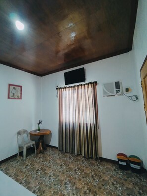 Superior Room | Desk, free WiFi, bed sheets - Replica Manor (Siquijor)