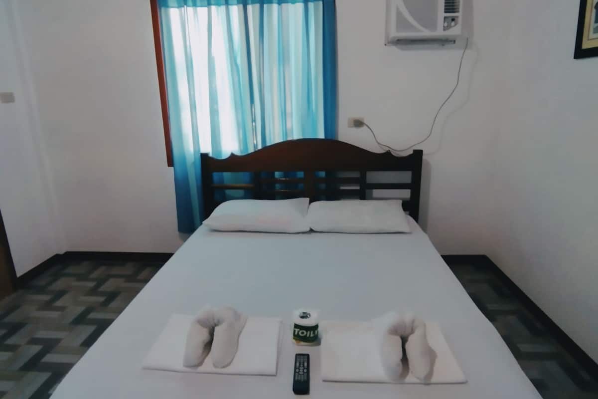 superior room | desk, free wifi, bed sheets