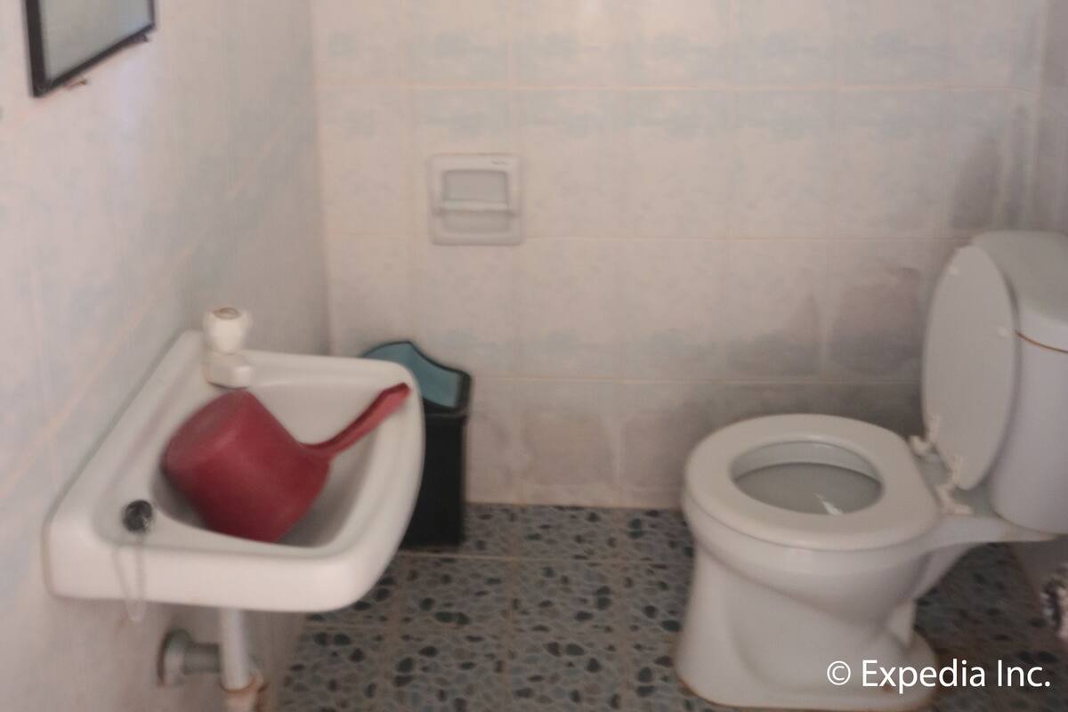 superior room | bathroom | shower, free toiletries, towels