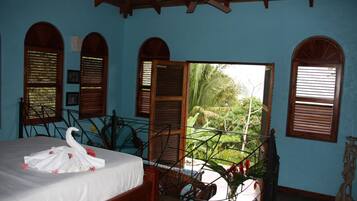 4 Schlafzimmer, Schreibtisch, WLAN