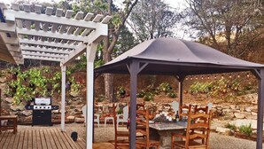 A covered outdoor dining area with a pergola and a barbecue grill. - Chic Historic Cottage in the Heart of 3 Rivers-close to SNP, Hot Tub, Love dogs! (Three Rivers)