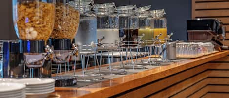 Daily buffet breakfast (JPY 2000 per person)