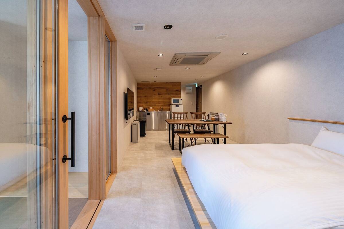 Phòng 2 giường đơn Superior, không hút thuốc | Minibar với thức uống miễn phí, màn/rèm cản sáng, phòng cách âm 