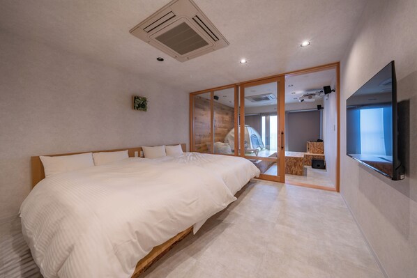 1 bedroom, free minibar, blackout curtains, soundproofing