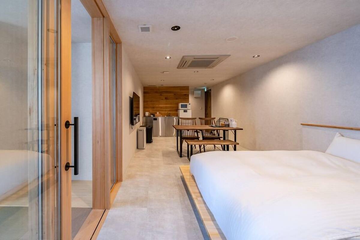 Minibar với thức uống miễn phí, màn/rèm cản sáng, phòng cách âm 