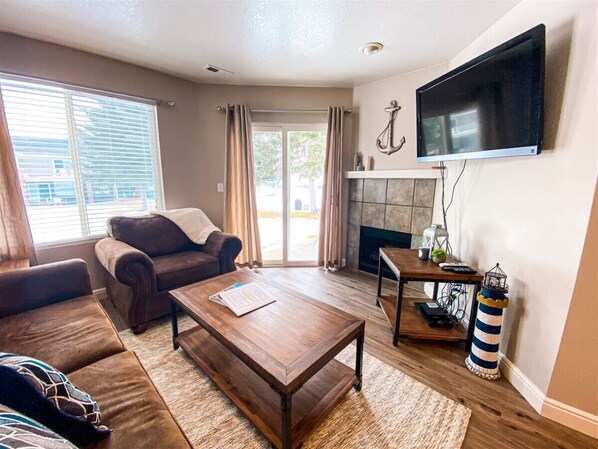 TV, fireplace