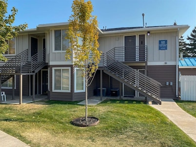14-Plex Condo #114 Ground level, close to pool & spa