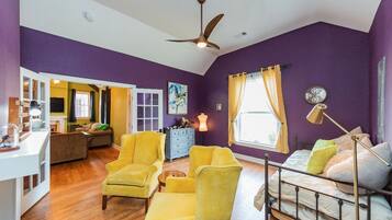 TV connectée, jeux vidéo, livres