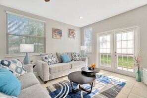 Een smart-tv en boeken