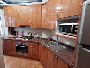 Fridge, microwave, oven, coffee/tea maker - Next to Magic Fountain, another aparment 612814 (Barcelona)