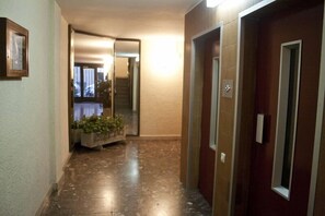 Interior - Next to Magic Fountain, another aparment 612814 (Barcelona)